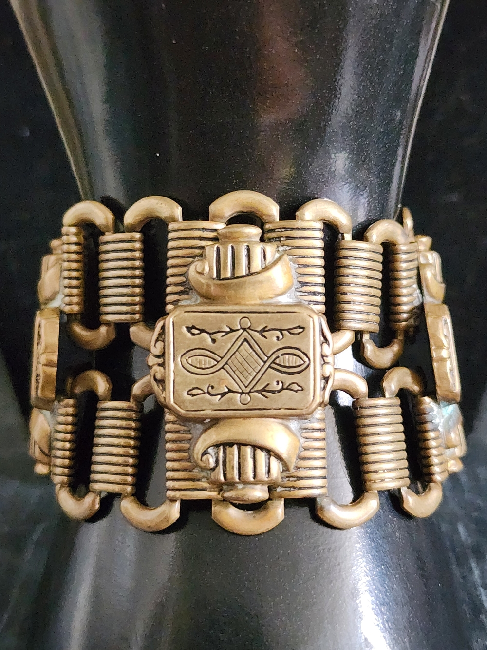 Vintage 1940s Mid-Century Brass Egyptian Revival Bracelet - Ornate Crown
